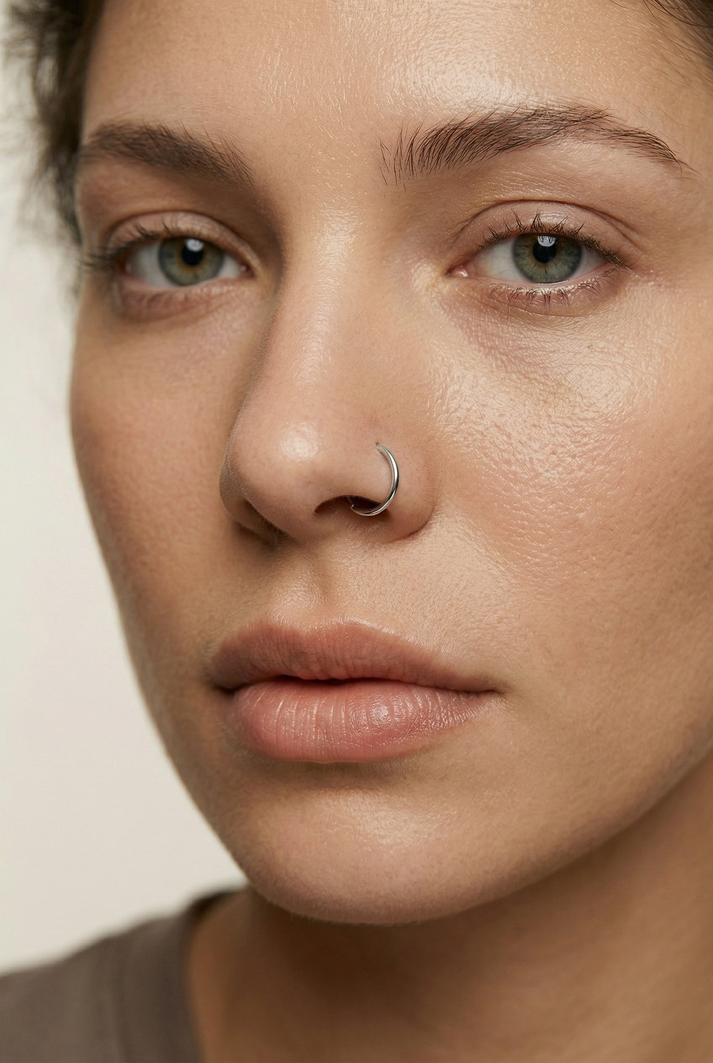 TITANIUM SEAMLESS NOSE RING HOOP