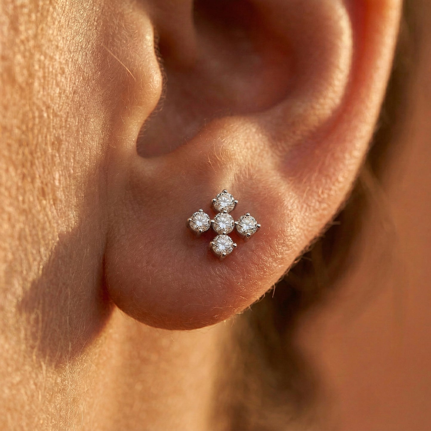 TITANIUM CRYSTAL CLOVER LABRET - 16 GAUGE - 6MM