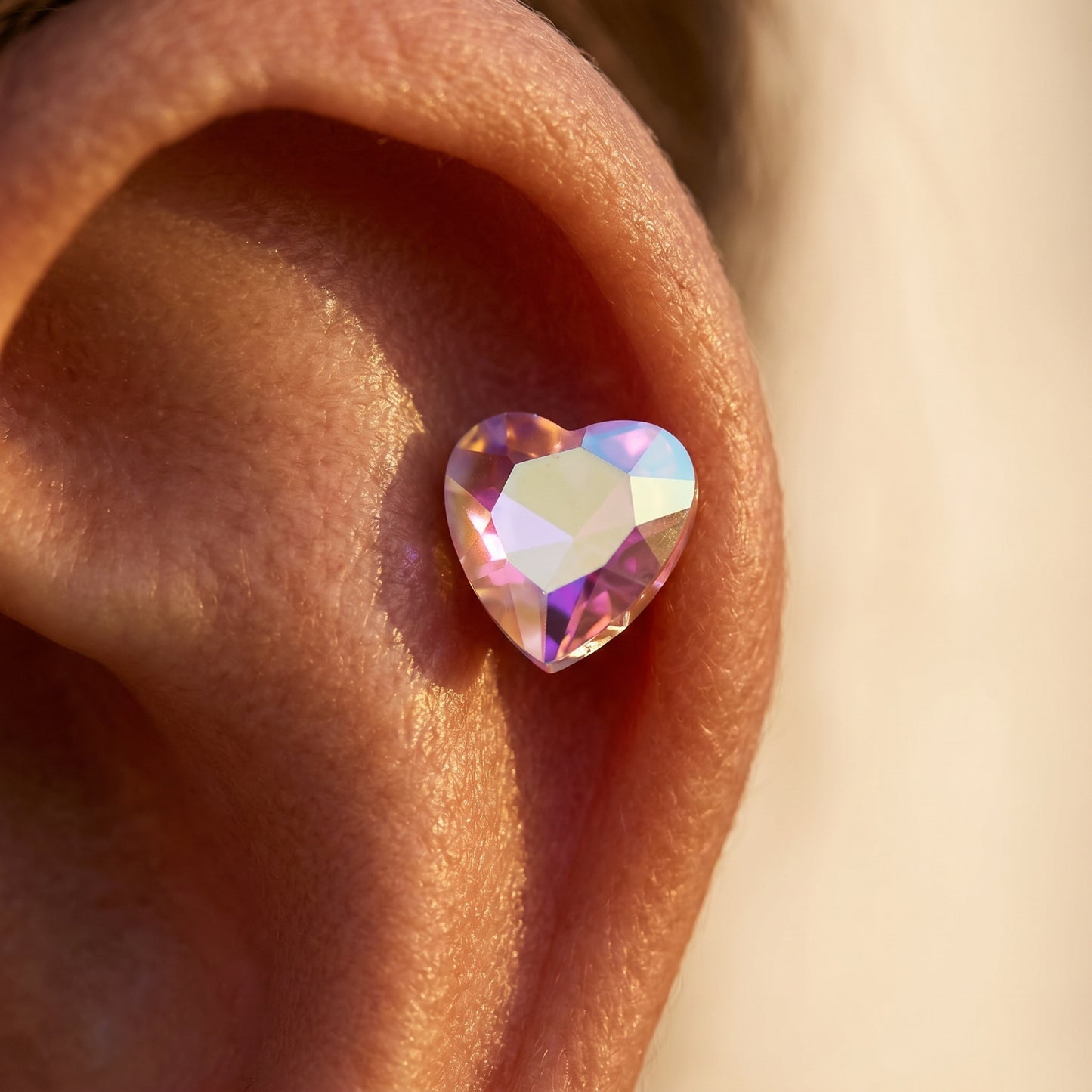 AURORA CRYSTAL LOVE HEART 6MM BARBELL - 16 GAUGE