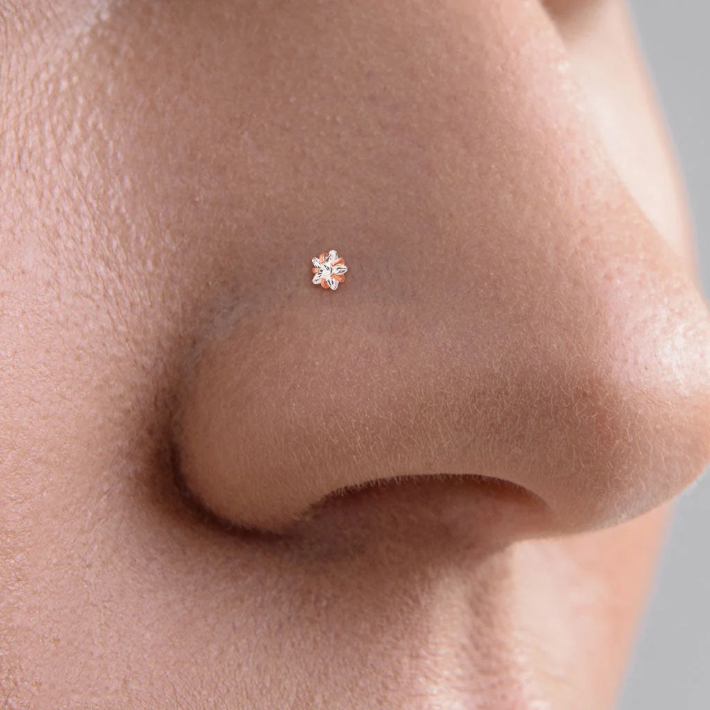 CRYSTAL STAR SCREW NOSE STUD