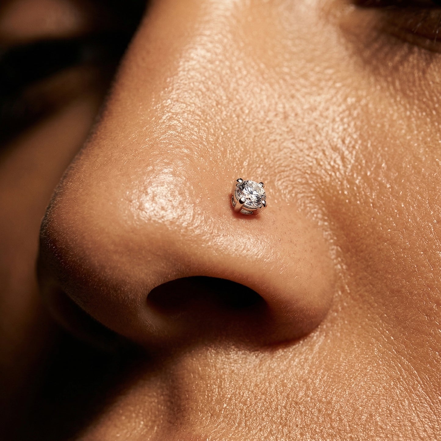 TITANIUM ROUND MOISSANITE CRYSTAL NOSE STUD - 20 GAUGE