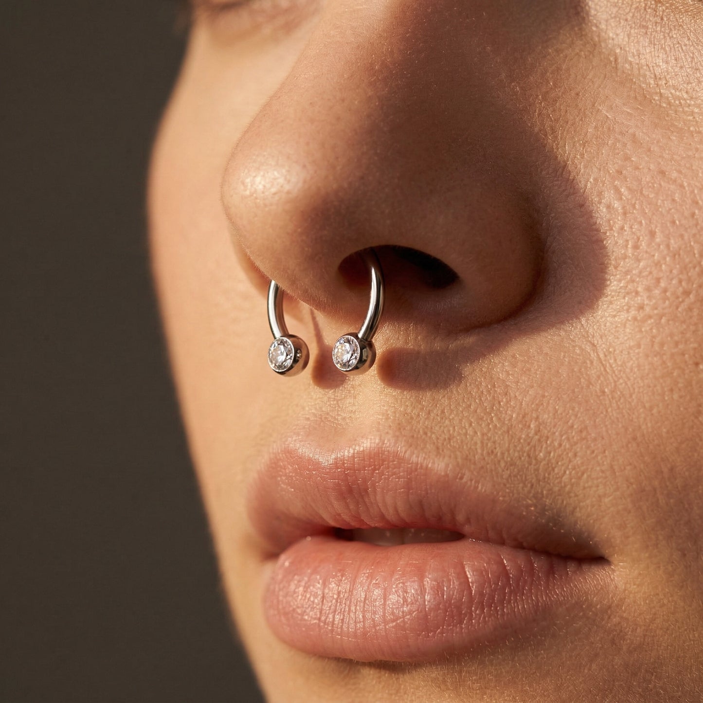 TITANIUM CIRCULAR HORSESHOE BARBELL DOUBLE CRYSTAL THREADLESS END - 10MM
