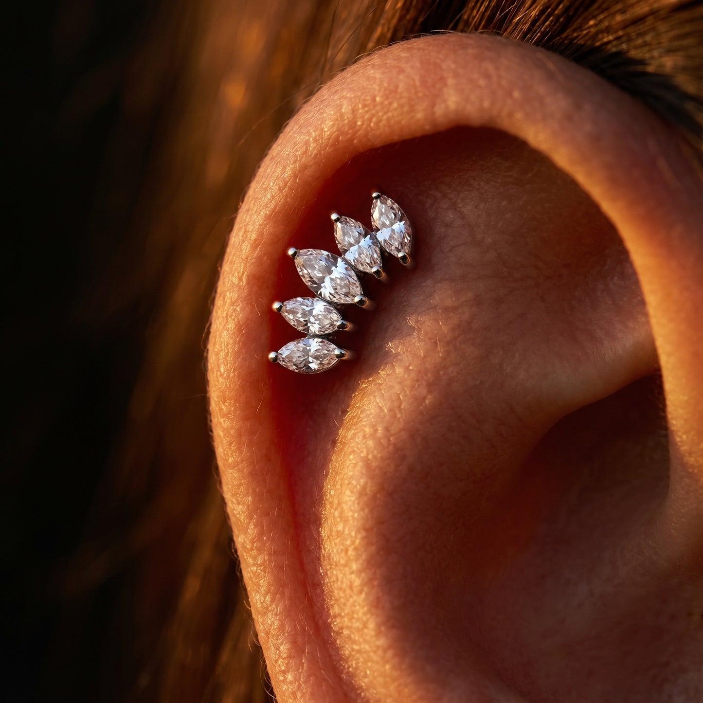 STATEMENT TEARDROP CLUSTER OF CRYSTALS LABRET