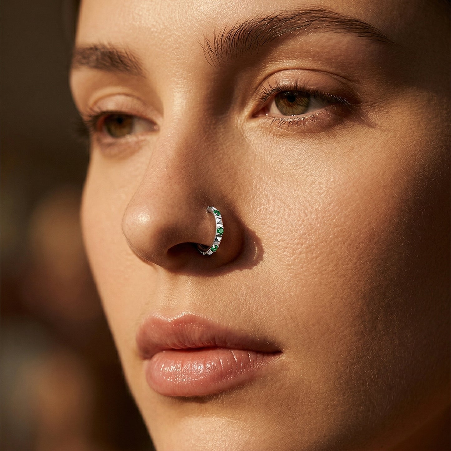 TITANIUM EMERALD GREEN CRYSTAL & STUDDED RING / HINGE CLOSE HOOP - 20 GAUGE - 8MM NOSE & EAR